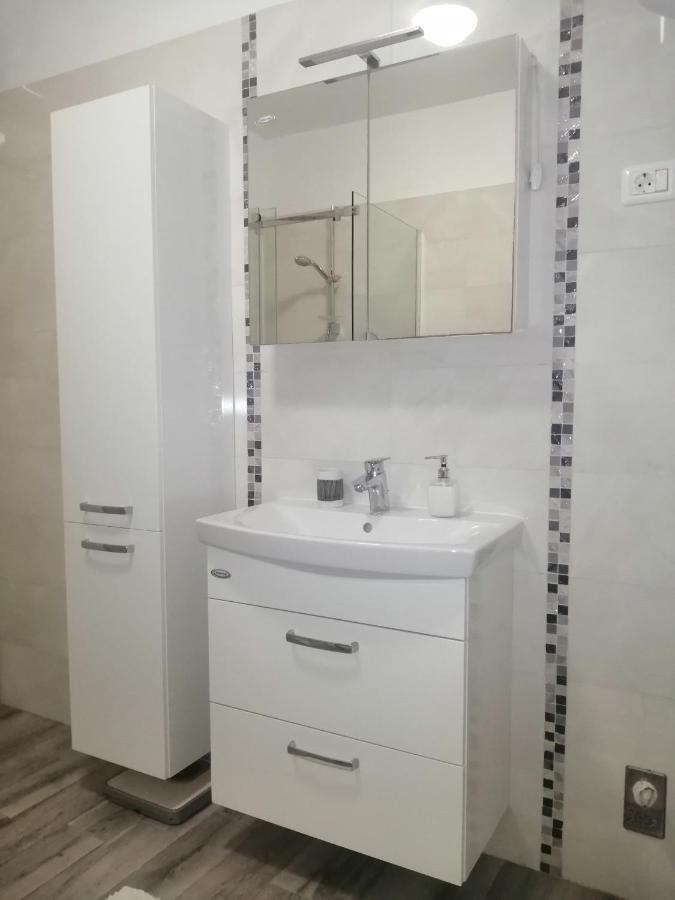 Apartment Vera, 80 M From The Sea Novigrad  Luaran gambar